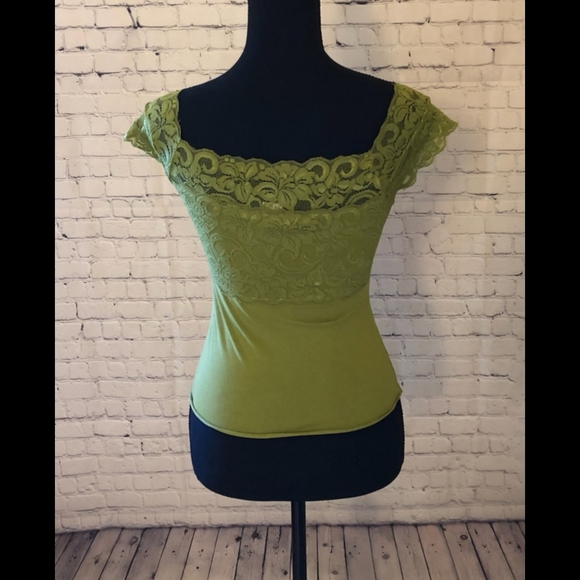 EUC Avenue of the Stars green top - Size Small - Picture 3 of 5